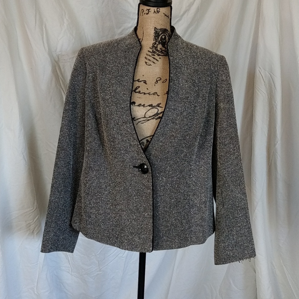 Jones Studio black and white Blazer size 14